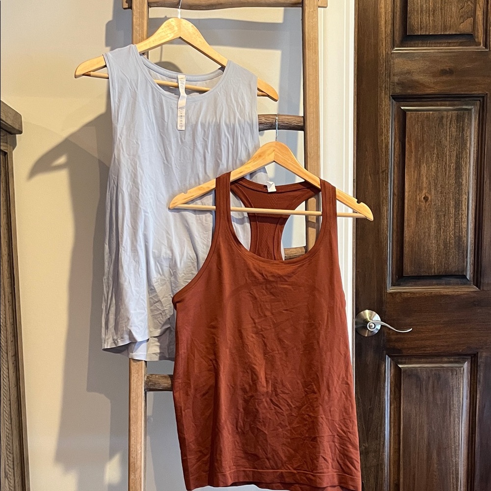 Lululemon EUC tank top lot size 10